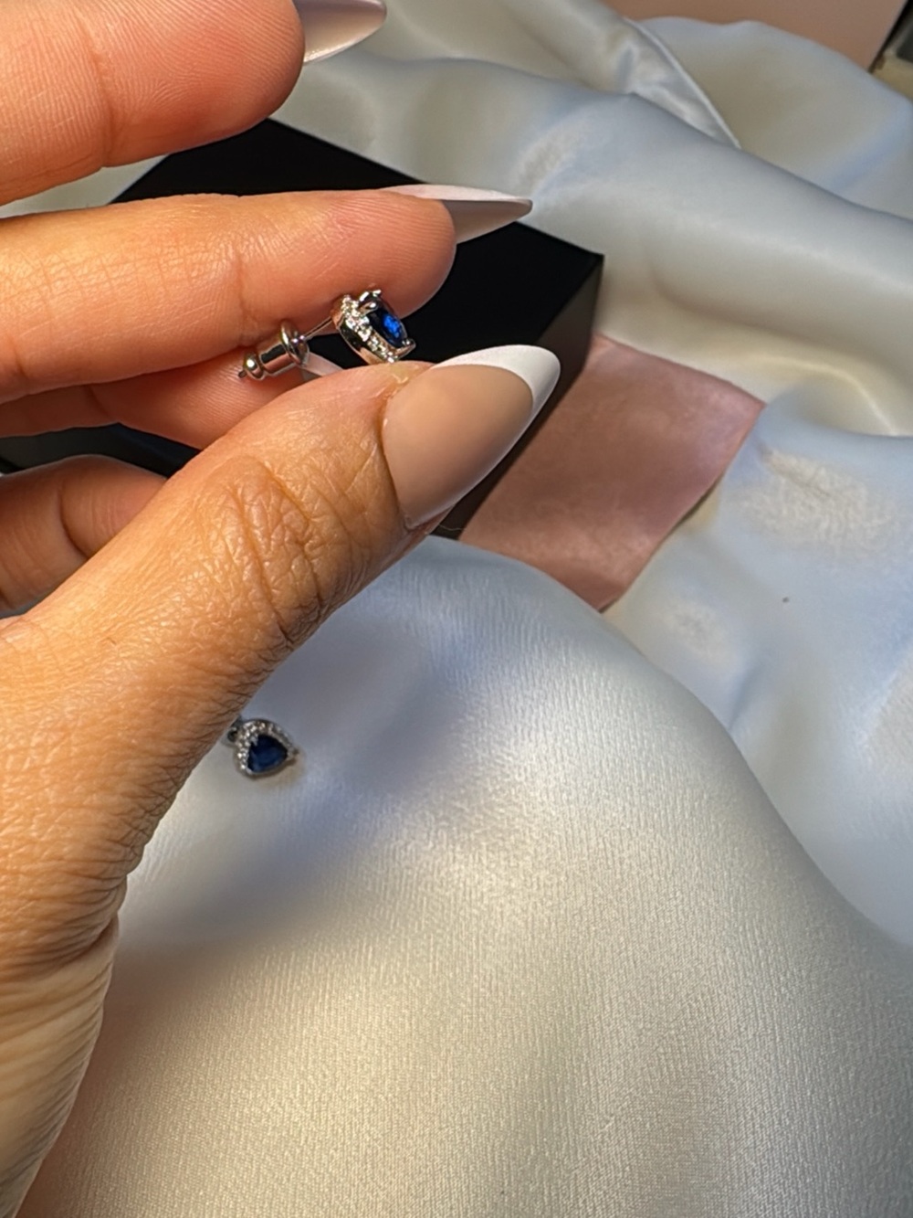 Diamond & Sapphire Heart Stud Earrings - 18k Gold filled - Picture 8 of 9